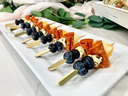 Vista 4 de Pinchos de madera de bambú de 3.5 pulgadas (paquete de 260) para cócteles, aperitivos, brochetas de frutas, sándwiches, aperitivos de barbacoa..