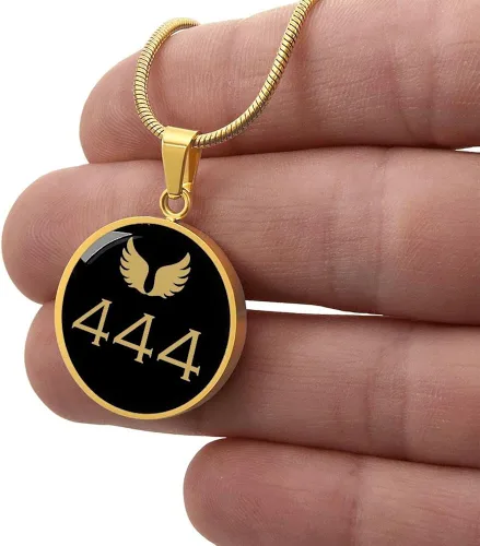 Vista 4 de Hilis Jewelry Collar con números de ángel 444 para protección de mujeres, joyería espiritual, regalos personalizados, alas de ángel grabadas, dije
