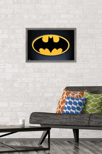 Vista 2 de Trends International DC Comics - Póster de pared de Batman con símbolos, 14.725 x 22.375 pulgadas, versión enmarcada de madera de granero