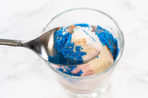 Vista 6 de Bakerpan Blue Jimmies Sprinkles - Gránulos Azules de 6 Onzas para Decoración de Pasteles - Gránulos Comestibles para Cupcakes, Helado, Decoraciones