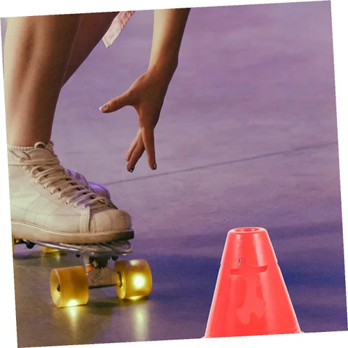 Vista 5 de GALPADA 20Pcs Small High Sports Training Cones for Soccer and Roller Skating Agility Drills Portable Markers for School Practice and Speed Control
