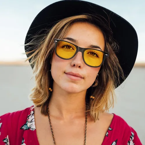 Vista 2 de Wzerry Gafas de visión nocturna para mujeres y hombres, lentes polarizados para conducción nocturna, antirreflejos, lentes amarillas HD que mejoran