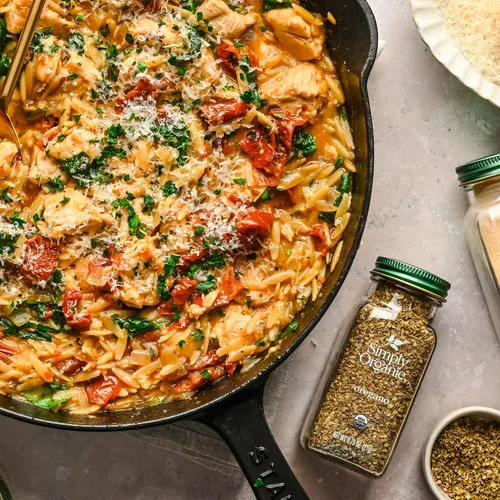 Vista 4 de Simply Organic Hoja de orégano picado y cernido certificado orgánico contenedor de 0.75 onzas Excelente en pizza, comida italiana y mexicana