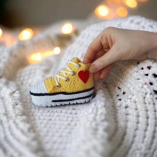 Vista 3 de Handmade Yellow Crochet Baby Sneakers Booties, Unique Gender-Neutral Newborn Socks, Customizable Baby Shower Gift, Custom Baby Gifts, Baby Girl/Boy