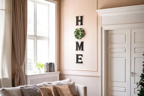 Vista 3 de Mkono - Cartel colgante de madera estilo granja con letras artificiales de eucalipto para la letra "O", letras colgantes de madera rústica