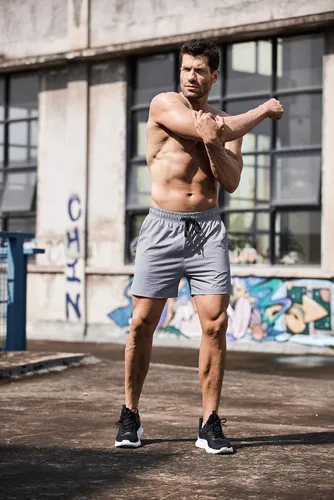 Vista 3 de COOFANDY Pantalones cortos deportivos para correr para hombre de 5 pulgadas, paquete de 2 pantalones cortos de entrenamiento para gimnasio