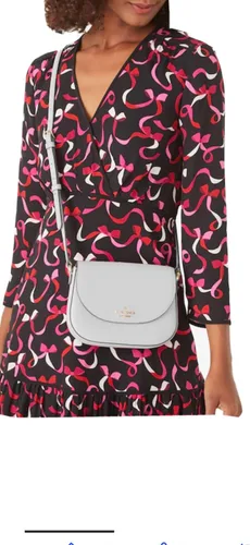 Vista 4 de Kate Spade New York Bolso bandolera Leila de cuero con solapa