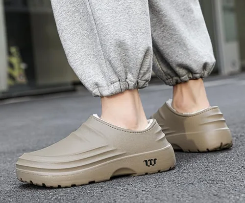 Vista 2 de Zapatos de chef impermeables con forro de felpa para hombre y mujer, antideslizantes, antiaceite, antiolor, cómodos y ligeros, zapatos cálidos
