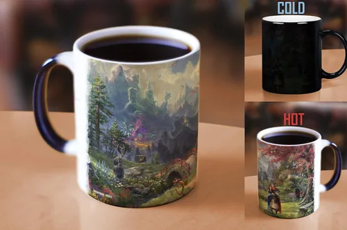Vista 2 de Morphing Mugs Disney - Mulan - Blossoms of Love - Una taza de cerámica sensible al calor que cambia de color de 11 onzas – Imagen revelada cuando se