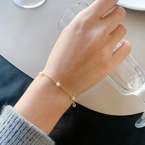 Vista 4 de Ritach Collar de perlas para mujer, chapado en oro de 14 quilates, gargantilla de perlas ajustables y pulsera de perlas, juego de joyería para mujer