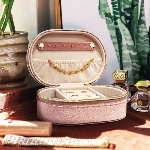 Vista 6 de Joyero de viaje de terciopelo con inicial J, organizador de joyas, regalos para mejores amigas, mujeres, regalos para mamá, regalos para hermana