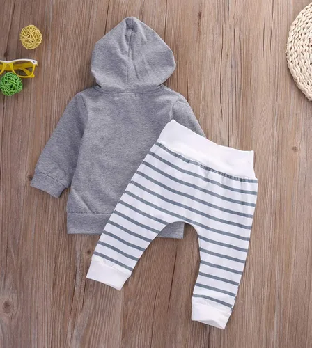 Vista 4 de Conjunto de camiseta con capucha y pantalones a rayas para recién nacidos