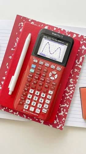 Vista 10 de Texas Instruments TI-84 Plus CE Calculadora gráfica a color, rojo radical pequeño