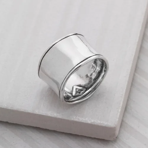 Vista 8 de Silpada Anillo 'Hammered Cuff' en plata de ley