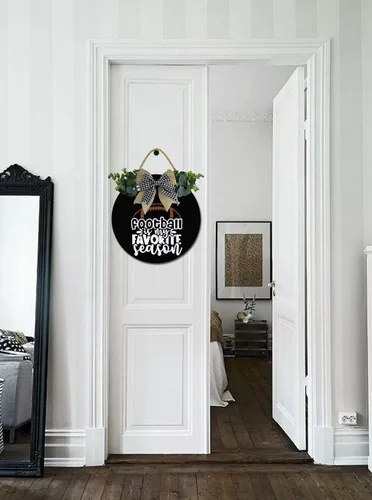 Vista 3 de Letrero de fútbol con texto en inglés «Football is My Favorite Season» para puerta delantera, coronas divertidas, decoración de madera rústica