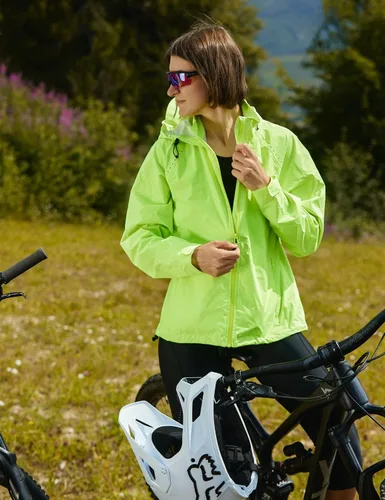 Vista 3 de BALEAF Chaquetas impermeables para mujer, cortavientos resistentes al viento, para correr, ligeras, reflectantes, plegables, con capucha