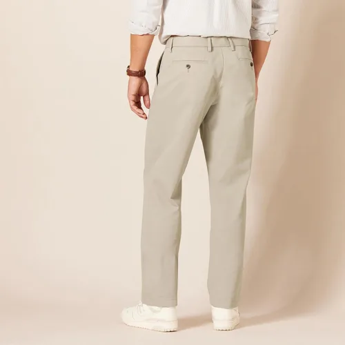 Vista 3 de Tienda Essentials Pantalón chino de corte clásico, resistente a las arrugas, sin pinzas, para hombre (disponible en tallas grandes y altas)