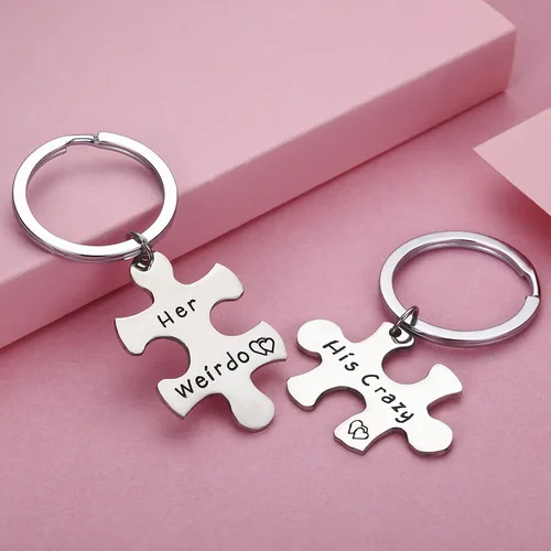 Vista 2 de CJ&M Juego de llaveros de acero inoxidable con inscripción "His Crazy Her Weirdo" para parejas, joyería para parejas personalizada, regalo perfecto