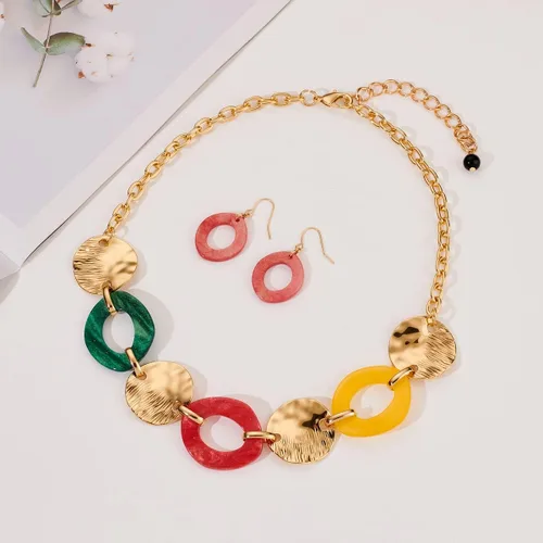 Vista 4 de Conjunto de joyas coloridas de acrílico para mujer, collar de cadena y aretes de gota, conjunto de joyas de Costome