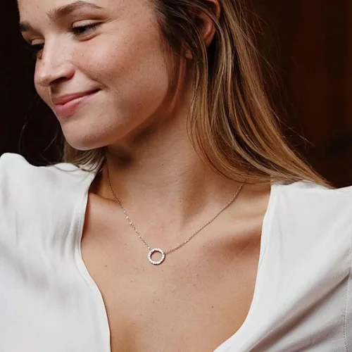 Vista 3 de Ava Riley Collar delicado para mujer, collar simple de plata real de 14 quilates para mujer, barra de bloqueo de perlas, círculo de karma