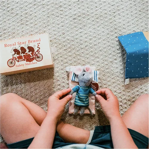 Vista 29 de Animales en cajas - Juego de manoplas el gatito con peluche y accesorios