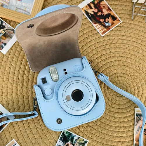 Vista 4 de Funda protectora compatible con cámara de película instantánea Mini 12 11 9 con bolsillo para accesorios y correa ajustable (azul)