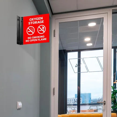 Vista 2 de Letrero de almacenamiento de oxígeno con texto en inglés "No Smoking No Open Flame Projecting", doble cara, 6x6 pulgadas, ACM, con accesorio negro