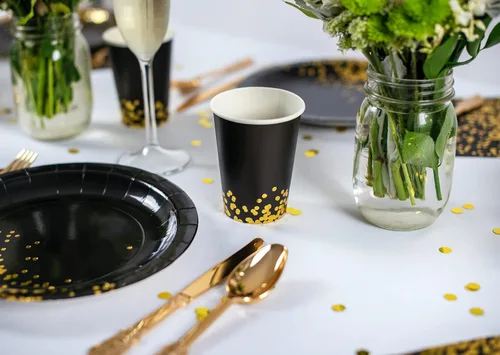 Vista 2 de Platos negros de papel negro de 9 pulgadas, 50 unidades, platos de papel negro y dorado para fiesta, 21 cumpleaños, graduación, Año Nuevo