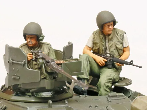 Vista 5 de Tamiya 35365 1/35 US Airborne Tank M551 Sheridan Plastic Model Kit