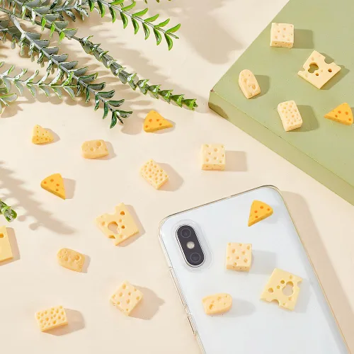 Vista 4 de CHGCRAFT 100 piezas de 5 estilos en miniatura de cocina de resina de queso de simulación de pastel de queso de imitación de oro artificial