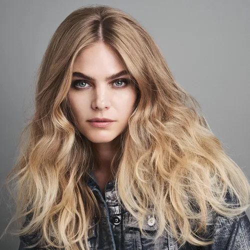Vista 7 de Bumble and bumble. Thickening Volumizing Shampoo Lightweight Formula For Instant Fullness Cleanses Without Stripping Color Safe For Fine to
