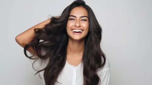 Vista 2 de Tratamiento eficaz para el crecimiento del cabello: biotina, colágeno, proteína y 38 aceites esenciales para un cabello más largo y grueso. Hidrata