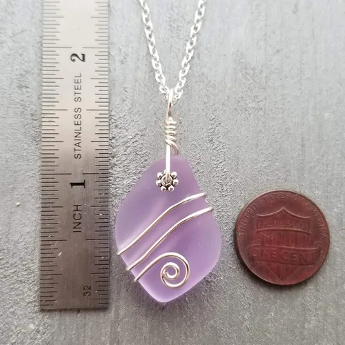 Vista 3 de Yinahawaii Handmade Sea Glass Necklace, Hawaiian Jewelry for Women, Wire "Magical Color Changing" Purple Necklace, Sea Glass Jewelry For Women