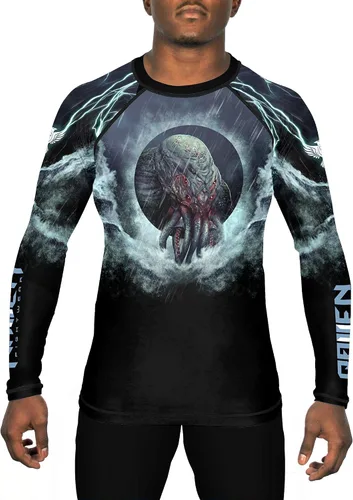 Vista 2 de Raven Fightwear Cthulhu Rises BJJ Rash Guard MMA para hombre, color negro