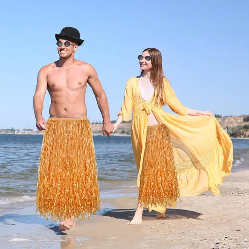 Vista 4 de Newcotte El juego de 10 piezas de falda Luau Hula para lentes de sol incluye 6 faldas de césped natural hawaiano, 2 piezas de sombrero negro Bowler