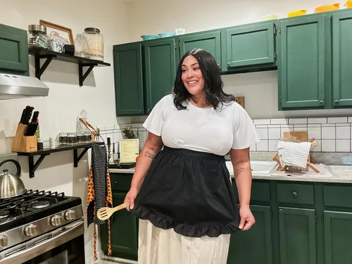 Vista 4 de Delantal vintage de algodón de talla grande para cocina, con dos bolsillos, gran regalo para mujeres con lazos extra largos