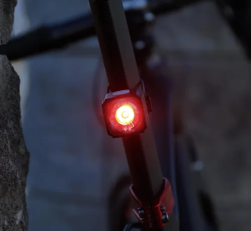 Vista 5 de CATEYE Luz de seguridad nano para bicicleta: IPX4 impermeable diurna visible luz de seguridad LED, 6 modos de luz, USB-C recargable, diseño compacto