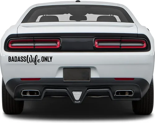 Vista 3 de Pegatina Badass Wife Only – Pegatina de vinilo para coche, camión y furgoneta – Uso en interiores y exteriores para portátil – Pegatina