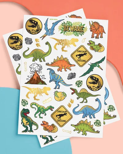 Vista 2 de xo, Fetti Tatuajes temporales de dinosaurios – Lámina dorada, 44 piezas Suministros para fiestas de cumpleaños jurásicas para niños, recuerdo