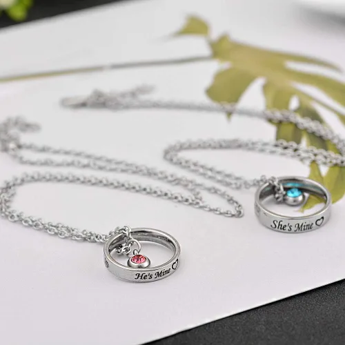 Vista 3 de MJartoria collares a juego para parejas, para él y ella, dijes de anillo grabados, con diamantes de imitación, regalo para novio y novia