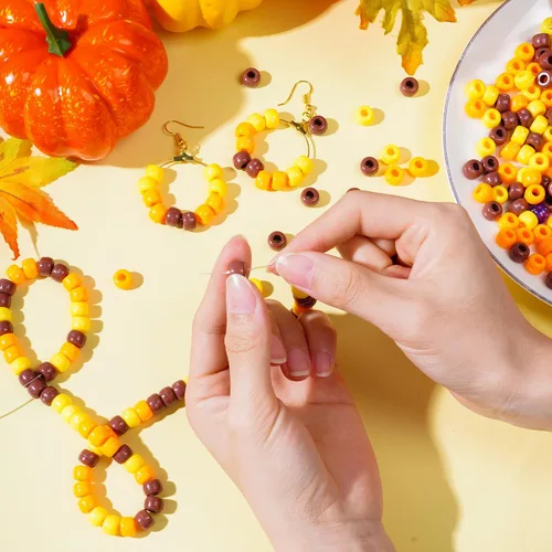 Vista 4 de 1000 cuentas de Acción de Gracias de otoño, surtidas, cuentas de plástico redondas opacas para decoración del hogar, collares, pulseras, aretes