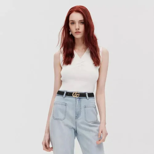 Vista 5 de Aurolran Cinturón de cuero clásico con hebilla de metal para mujer con vestido de jeans