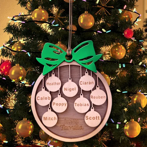 Vista 11 de Adorno de Navidad familiar personalizado 2023, adornos de madera para árbol de Navidad con cuerda pequeña, de 1 a 10 nombres personalizados