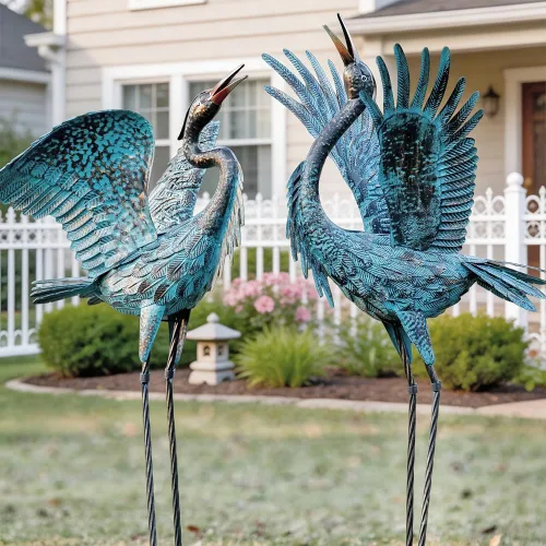 Vista 7 de Natelf Esculturas y estatuas de grúa de jardín, decoración de garza azul al aire libre, arte grande para patio de pájaros, adornos de césped