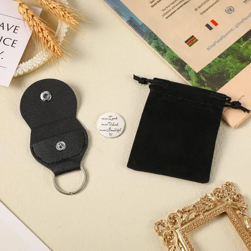 Vista 5 de Sureio Ficha de recuerdo de bolsillo para relaciones a larga distancia, recuerdo de acero inoxidable, regalo inspirador de doble cara con llavero