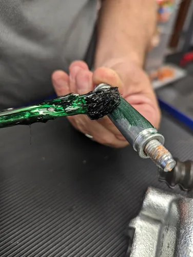 Vista 3 de Versachem 26080 Grasa sintética para pinzas - Botella de 8 onzas con cepillo