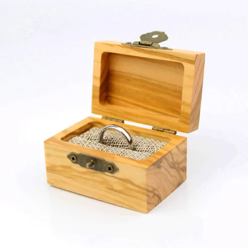 Vista 5 de Caja de anillo de compromiso de madera rústica Caja de anillo de madera maciza de olivo para almacenamiento de anillos de boda de propuesta