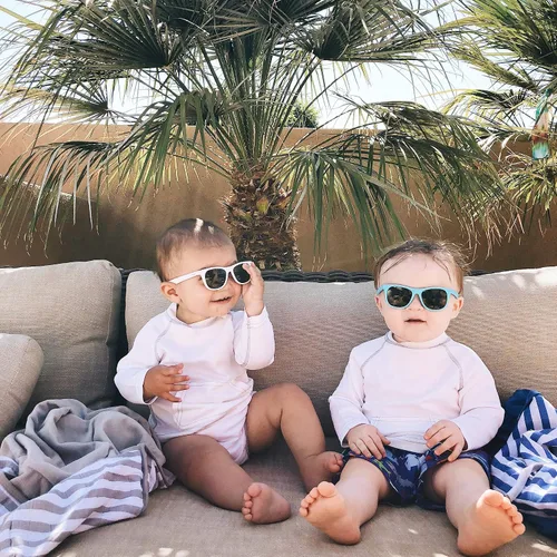 Vista 2 de i play. by green sprouts Gafas de sol flexibles para niños