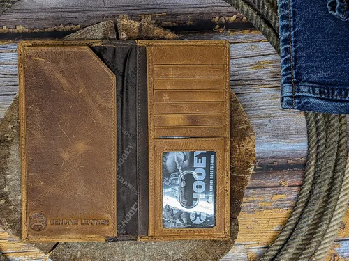 Vista 4 de HOOEY Cartera Western Rodeo de cuero para hombre, Logotipo de cerdo en relieve- Marrón
