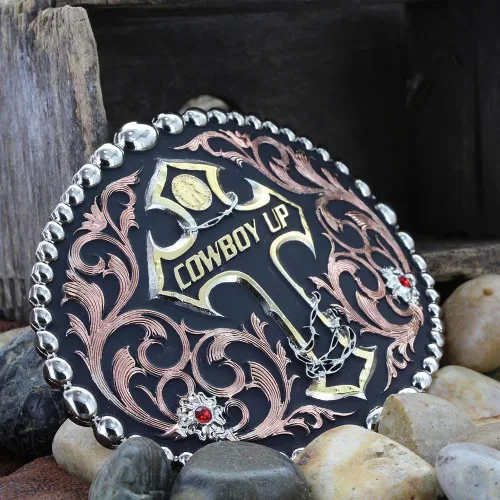 Vista 3 de Montana Silversmiths Cowboy Up Collection Western Attitude - Hebilla para cinturón